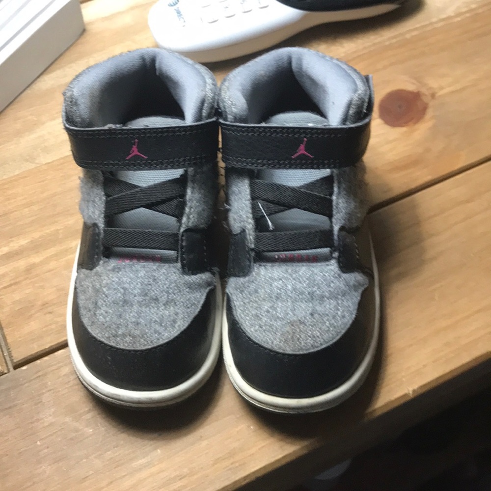 Boy or girls Nike Jordan’s size is 8